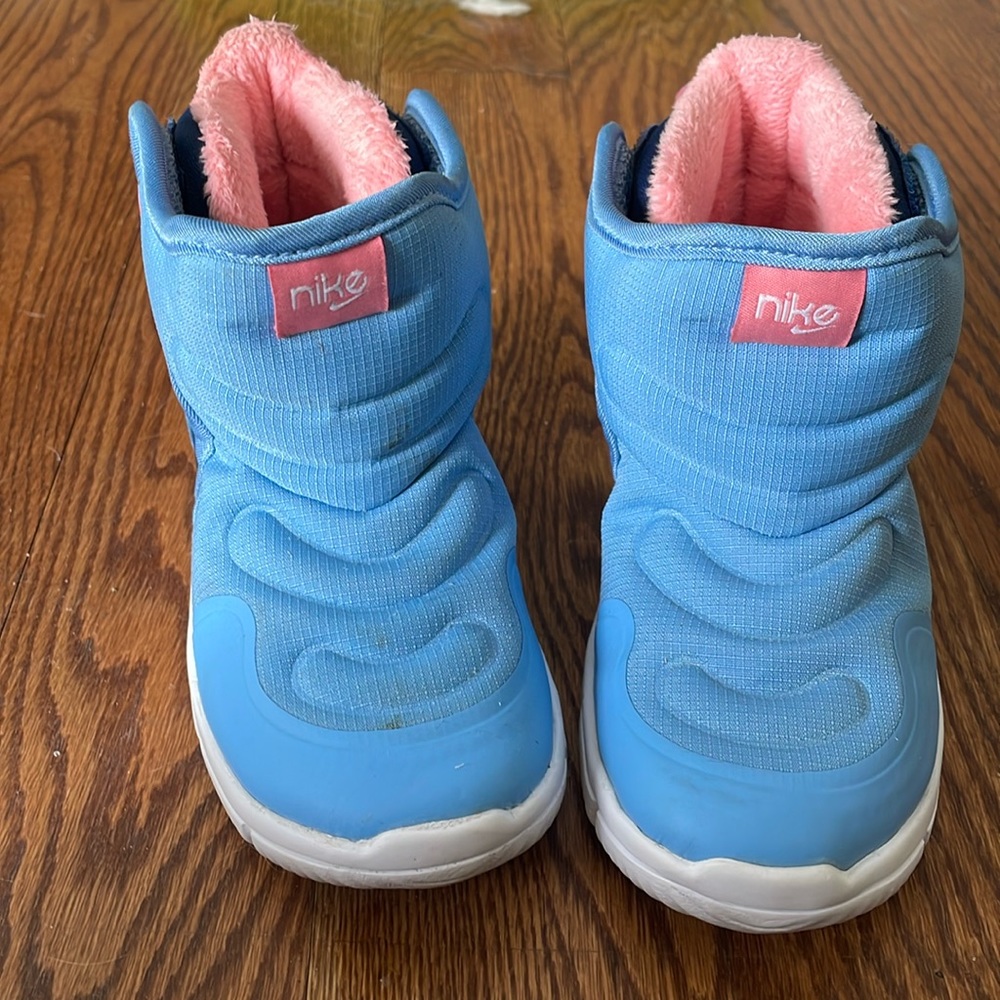 Gently used kids Nike shoes